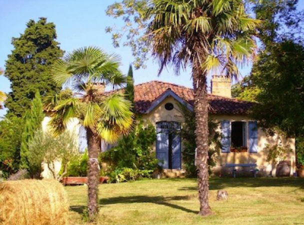Fully-furnished Country Cottage