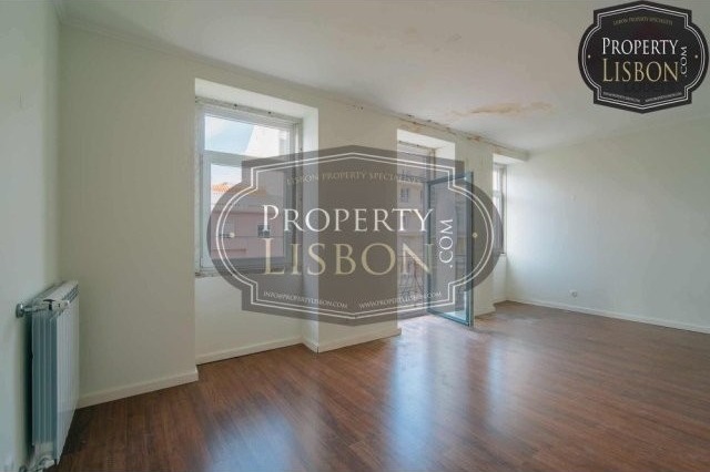 Renovated T5 Lisbon Apartment for Sale..