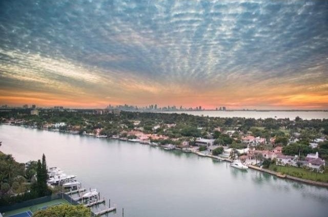 3 bedroom Flat For Sale: 5500 COLLINS..