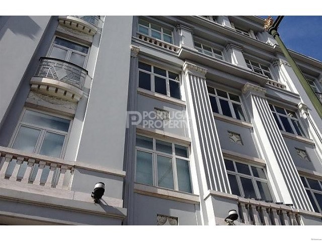 4 Bedroom Renovated Historical..