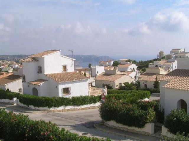 Detached villa with private pool & sea.. - 2