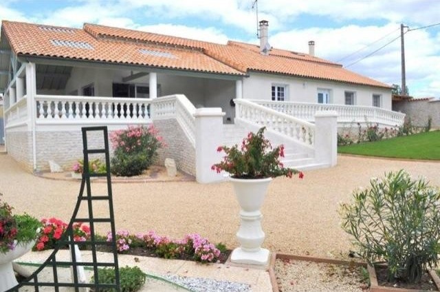 3 bedroom Villa For Sale: 86110 35 MIN... - 2
