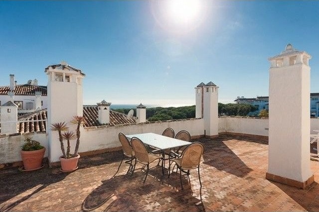 Apartment - This is a very well located..