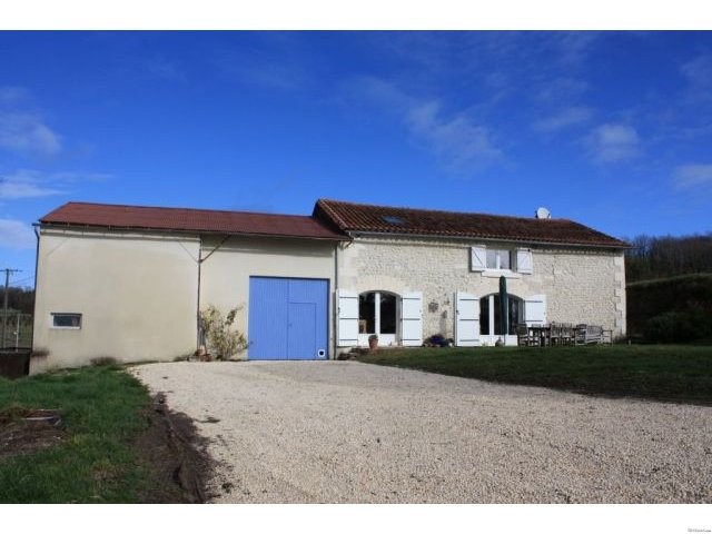 Lovely renovated family home with 4..