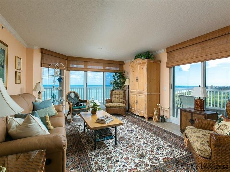 3 bedroom Flat For Sale: 5049 N Highway..