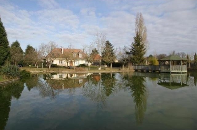 5 bedroom Villa For Sale: 86000..