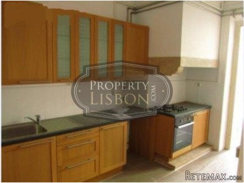 T4 Lisbon Apartment in Sao Sebastiao da