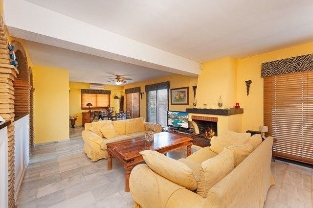 Apartment - This is a very well located.. - 2