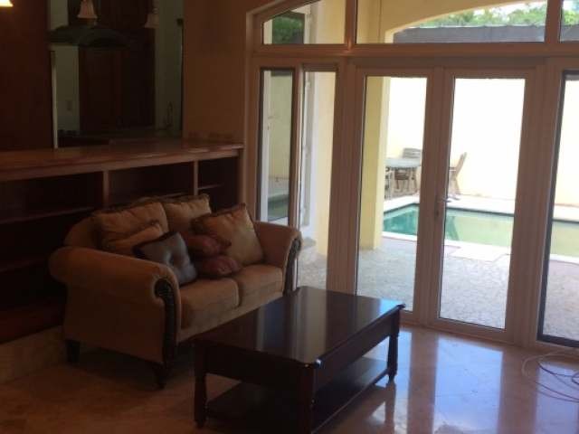 Apartment/townhouse - Located in..