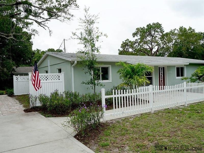5 bedroom House For Sale: 1196 37th..