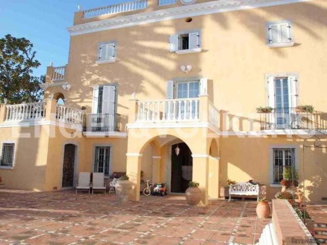 Magnificent great house with a lot of..