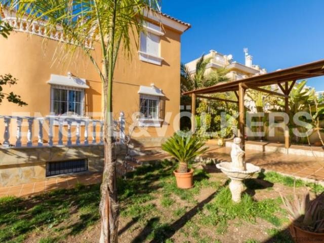 Magnificent villa in an exclusive area - 2