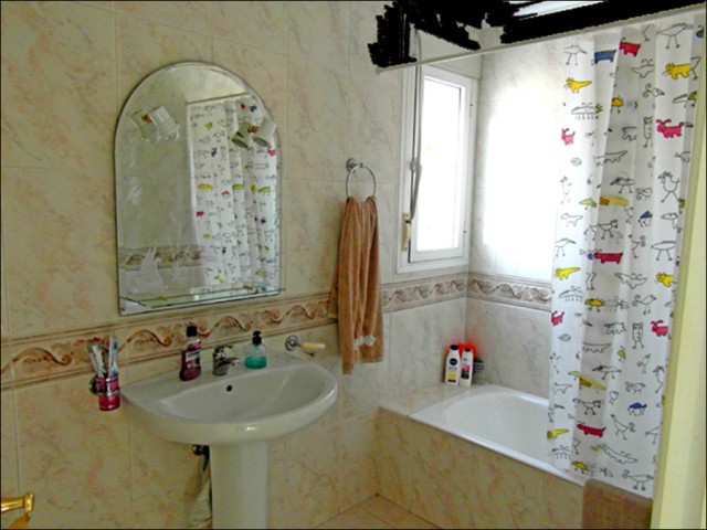 BARGAIN GROUND FLOOR CORNER APARTMENT - 2
