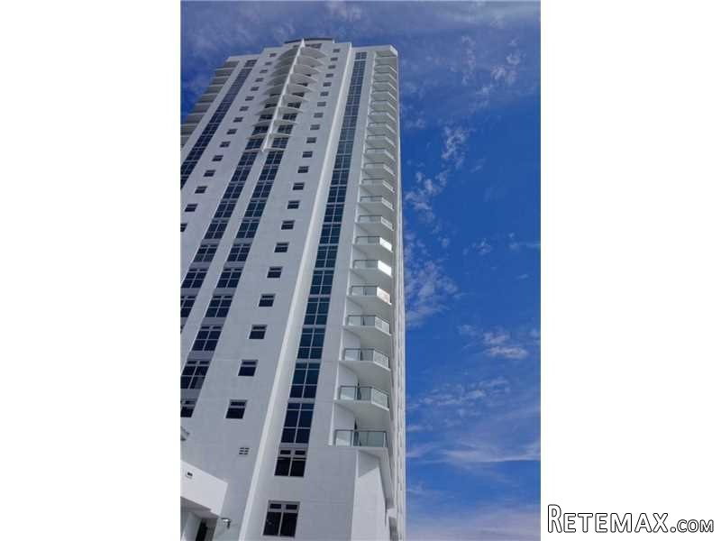 2 bedroom Flat For Sale: Aventura 33160 - 2