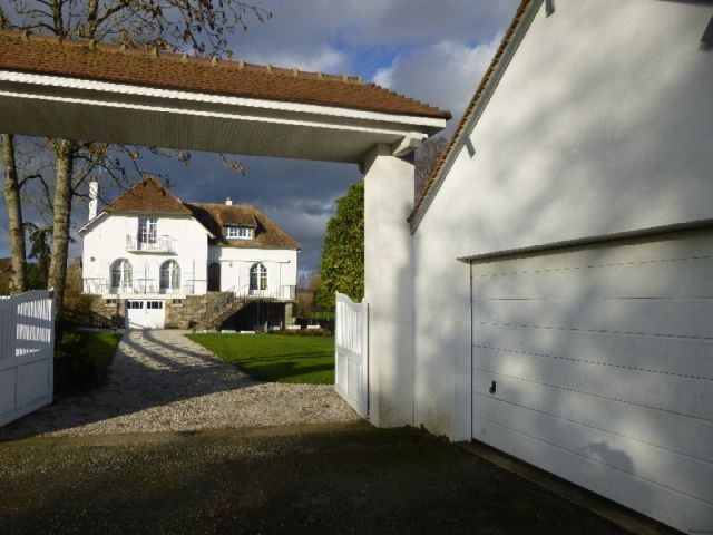 Bourgeois House with Enclosed Garage - 2