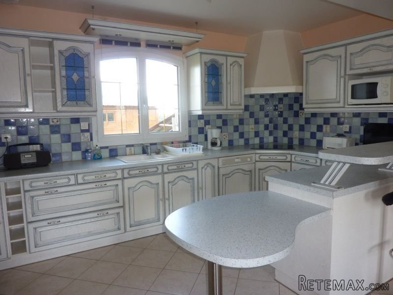 Detached House only 5 Minutes from Coast - 2