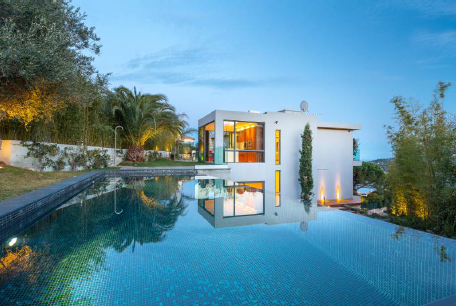 An outstanding brand new 4 bed villa..