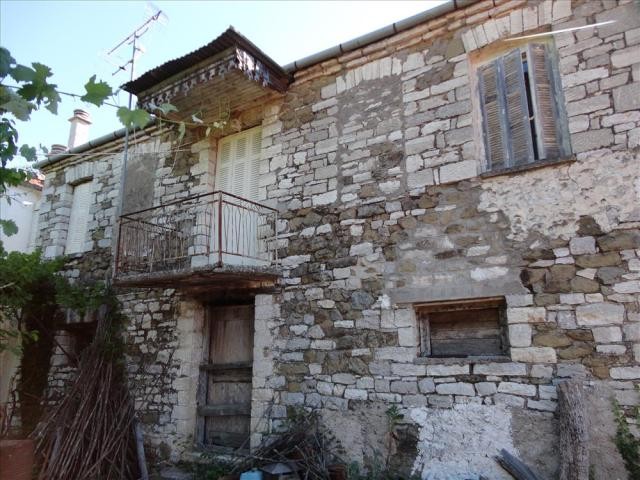 B215 - Land parcel of 600 m².One old.. - 2