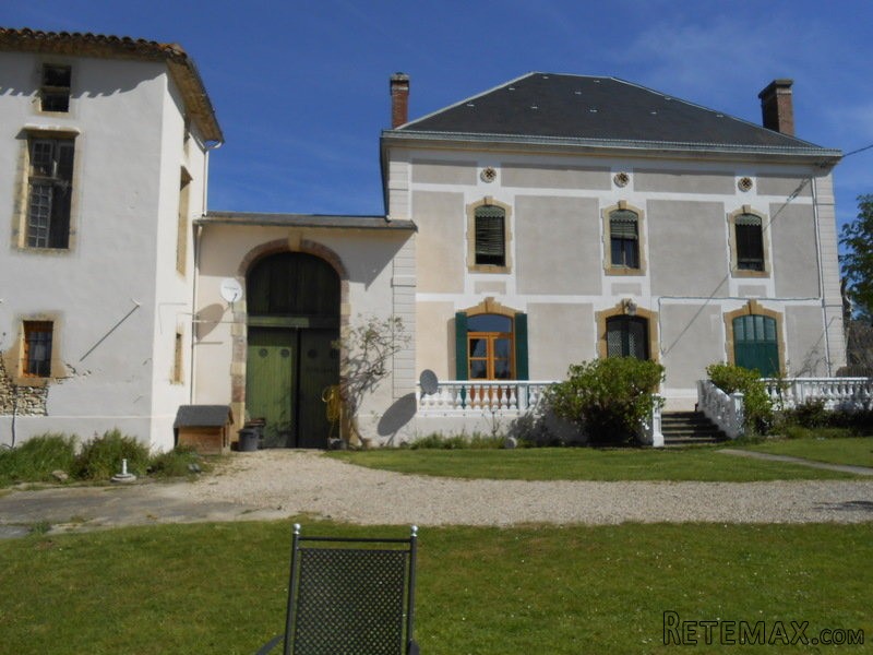 Large Townhouse Set On 1.6 Hectares Of..