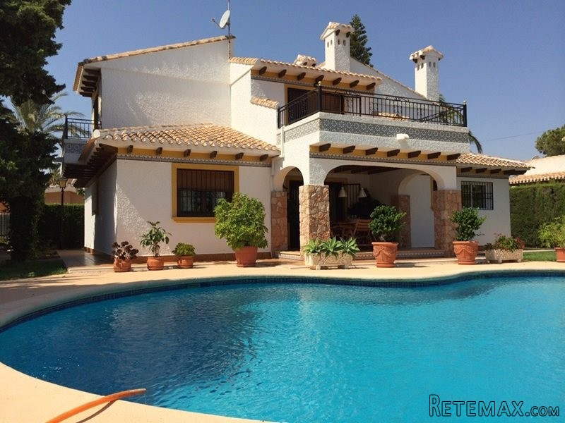 4 Bedrooms - Villa - Alicante - For Sale