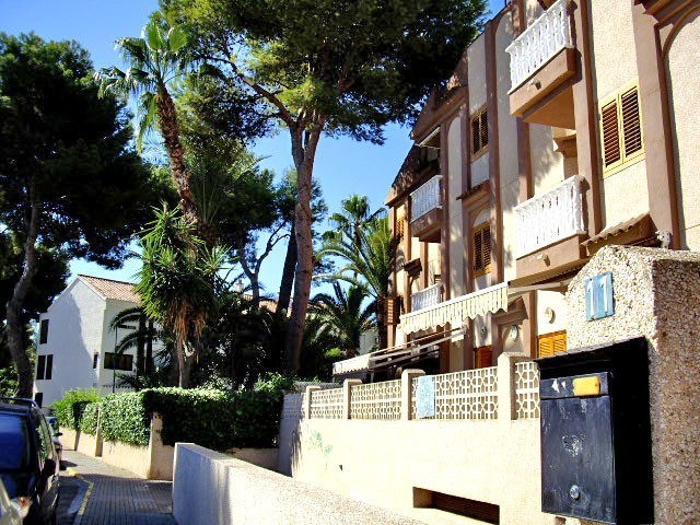 2 Bed Apartment with shared Pool, next..