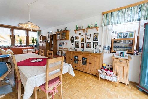 Well-kept terraced house with lovely..