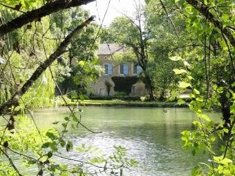 Prestige Lakeside Property With A Fully.. - 2