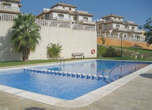 2 BEDROOMS 1ST FLOOR APARTMENT IN LA..