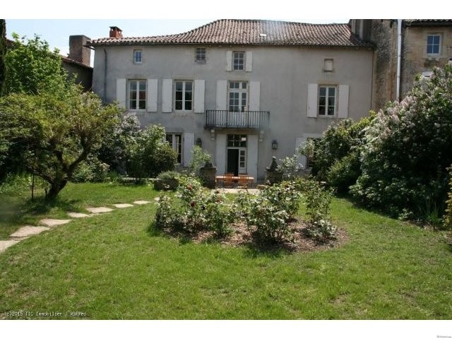 Exceptional 6 bedroom town centre..
