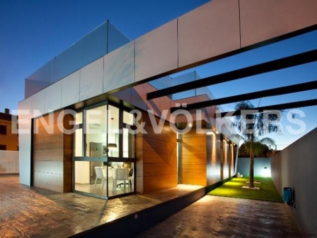 Stylish and modern villas in Pilar de..