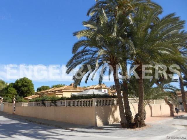 Magnificent house 2 min from the beach...