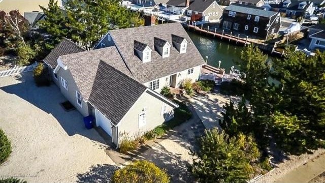 4 bedroom Flat For Sale: 326 Bay Lane..
