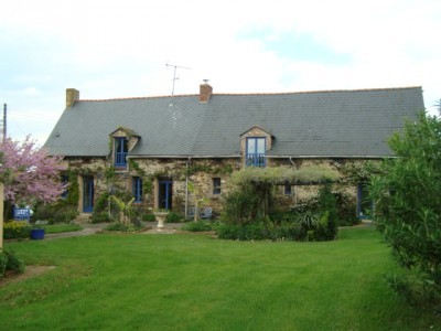 17TH Century picturesque cottage with..