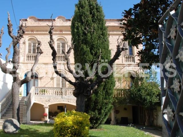 Stately Mansion in the center of.. - 2