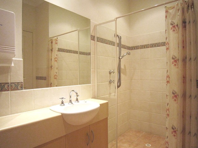 Serviced apartment available with.. - 2
