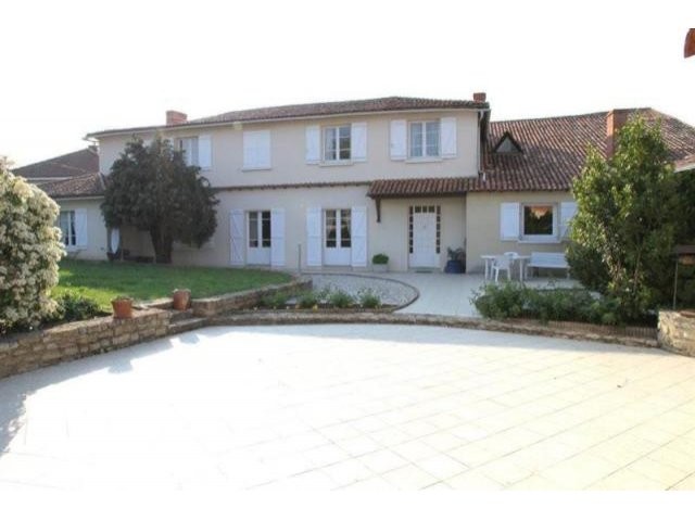 5 bedroom Villa For Sale: 79100 30 MIN...