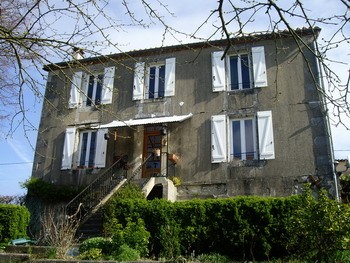 Beautifully Renovated House With Superb..