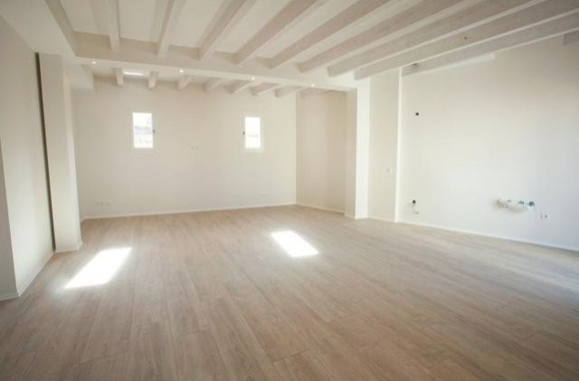 Charming Refurbished Penthouse In The..