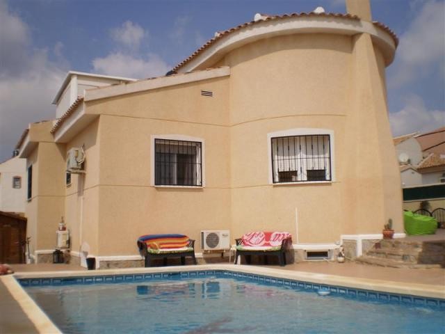 5 bedroom 3 bathroom detached villa..