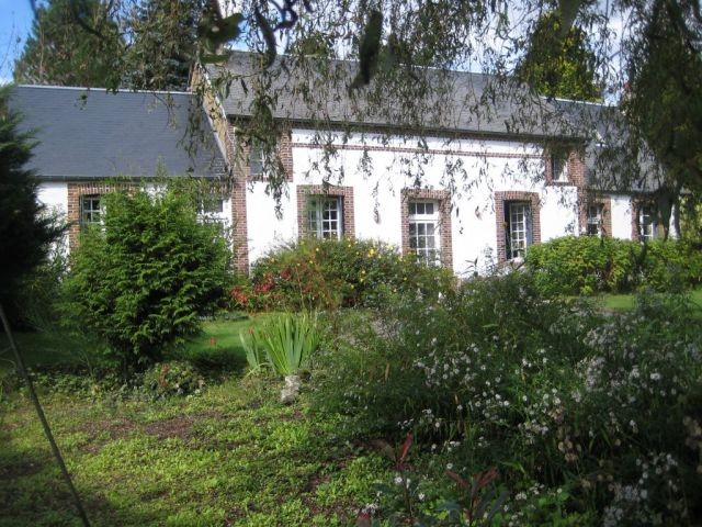 Nice House with Studio in Outbuilding