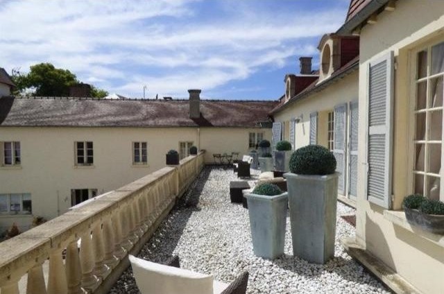 5 bedroom Manor House For Sale: 60200.. - 2