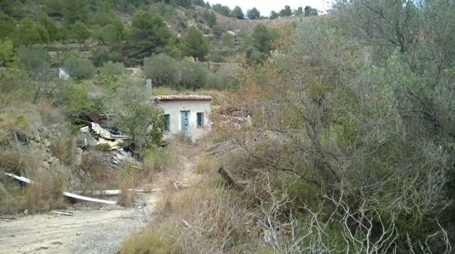 Plot with cottage in Benissa