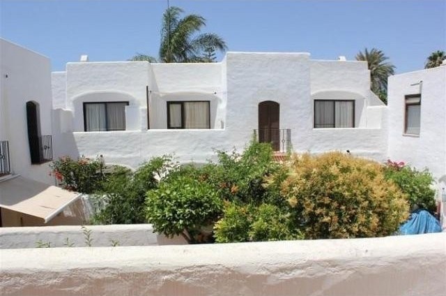 2 bedroom town house for sale