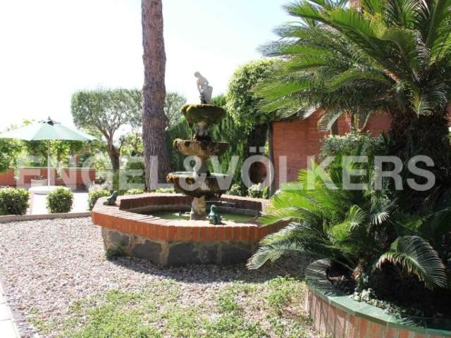 Semi Detached with sea views. Barcelona.. - 2