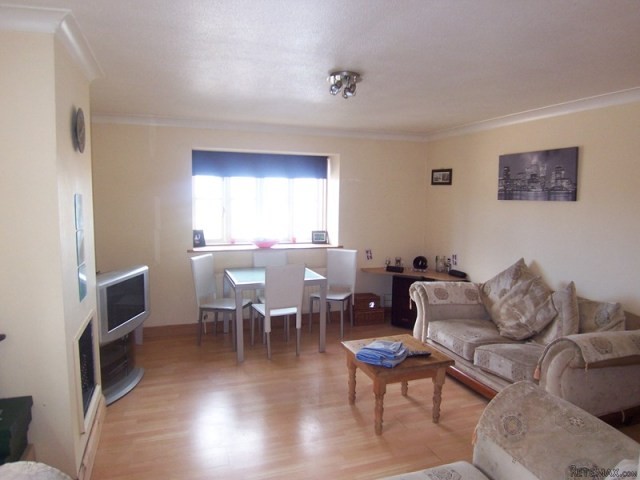 1 bedroom flat in QUEENBOROUGH - 2