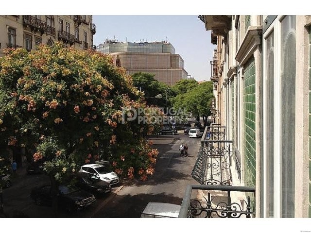 4 Bedroom Renovated Apartment in.. - 2