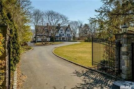 125 Bacon Rd Old Westbury, NY 11568