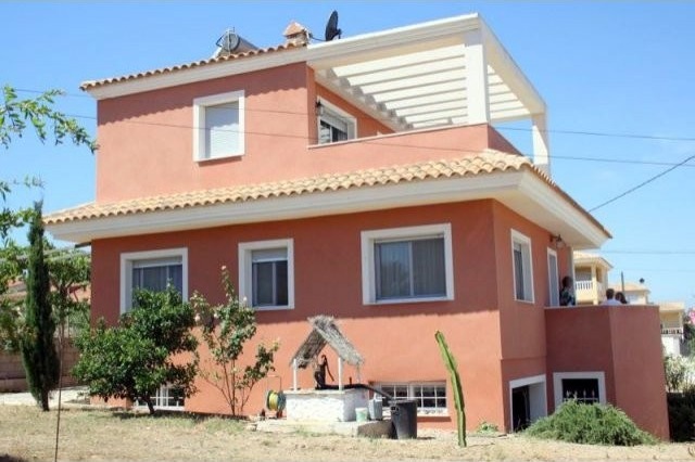 A Superb 3 Bedroom Detached Villa On A..