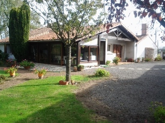 4 Bedroom House, Rural Hamlet Location