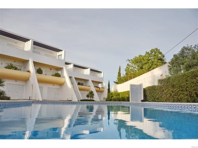 VERY NICE ONE BEDROOM APARTMENT CLOSE..